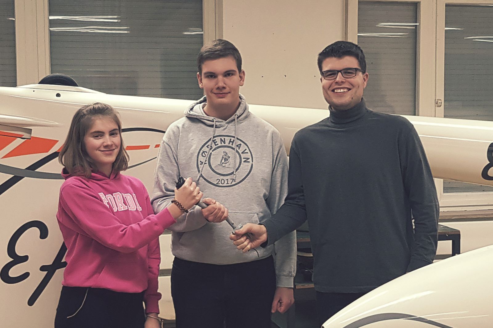 Nico Schäffauer übergibt das Steuer an Jonas Fanenbruck und Kim Turlach