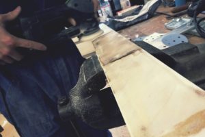 Entlacken des Trimmruders der K 8B